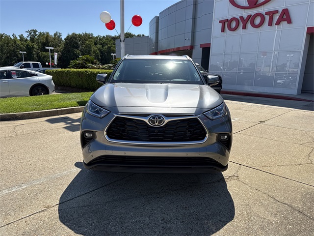 2025 Toyota Highlander Limited photo 8