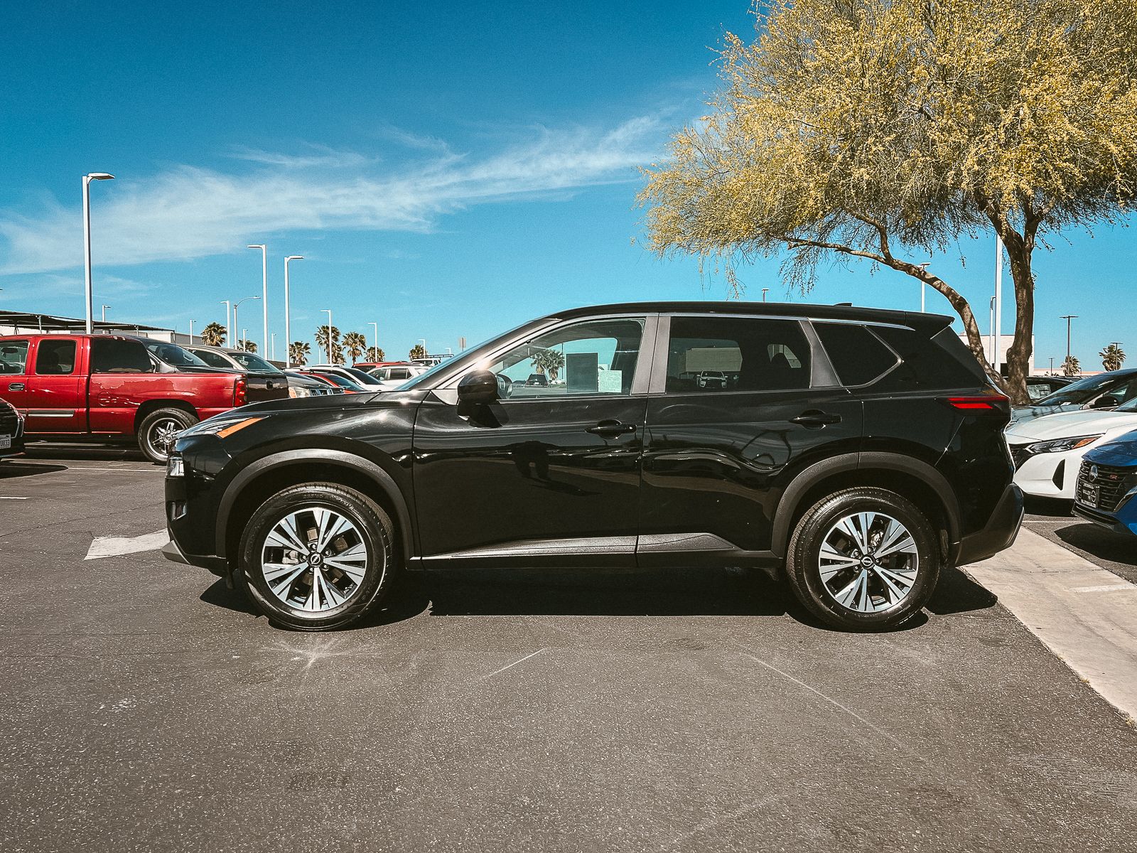 2023 Nissan Rogue SV photo 3