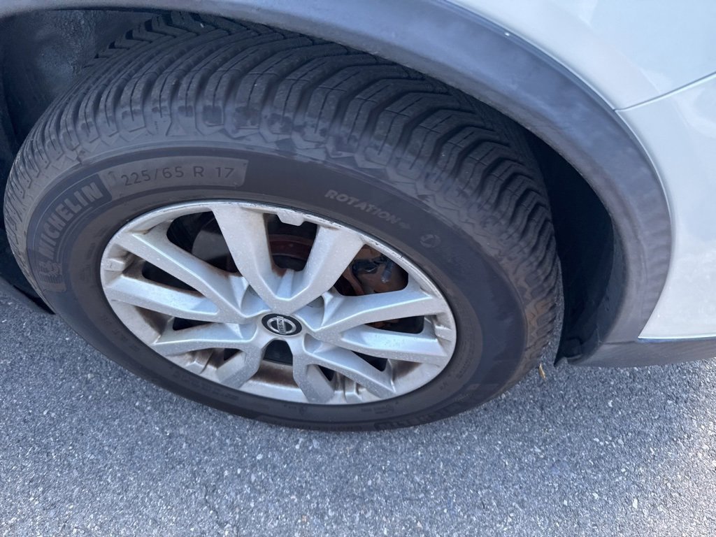 2018 Nissan Rogue SV photo 4