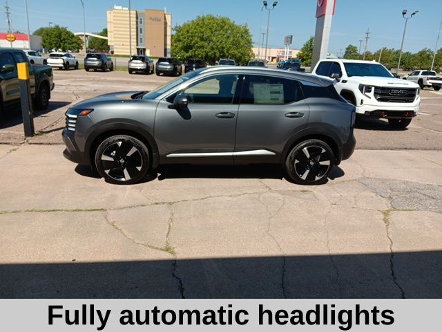 2025 Nissan Kicks SR photo 2