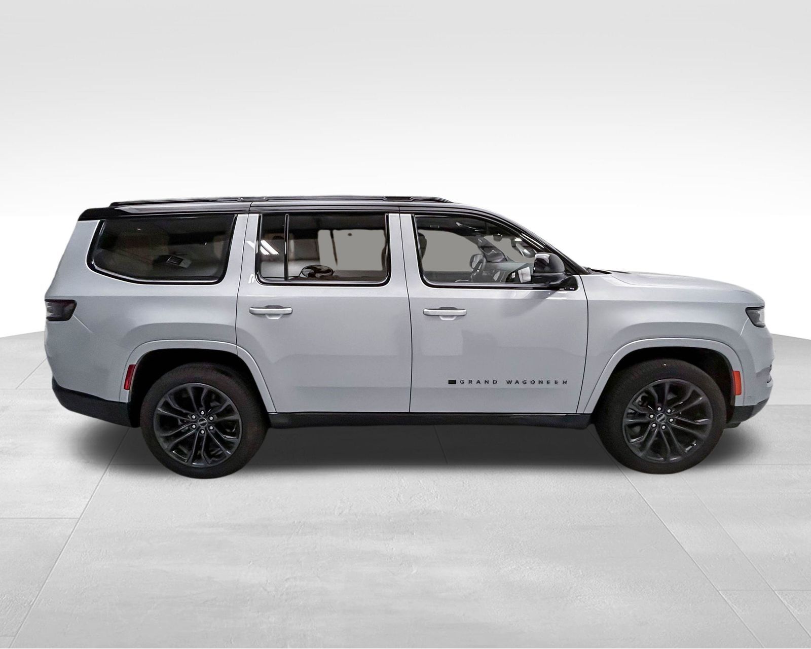 2023 Jeep Grand Wagoneer II photo 4