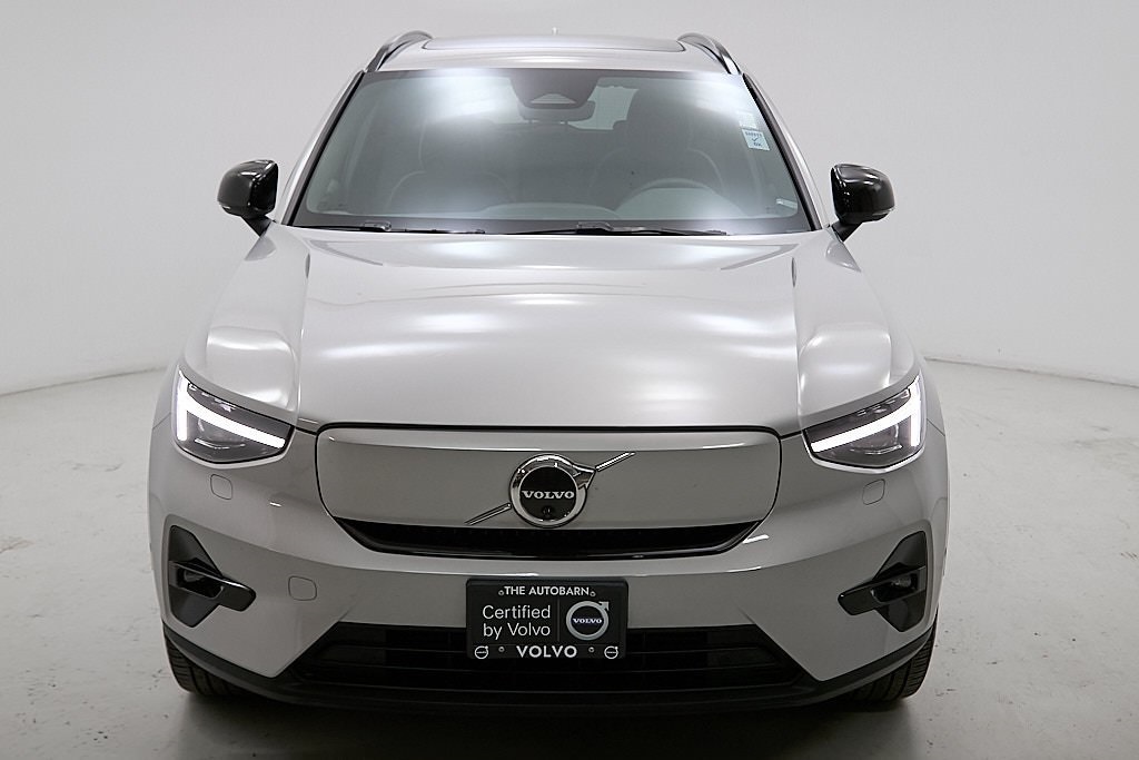 2023 VOLVO XC40 - Image 4