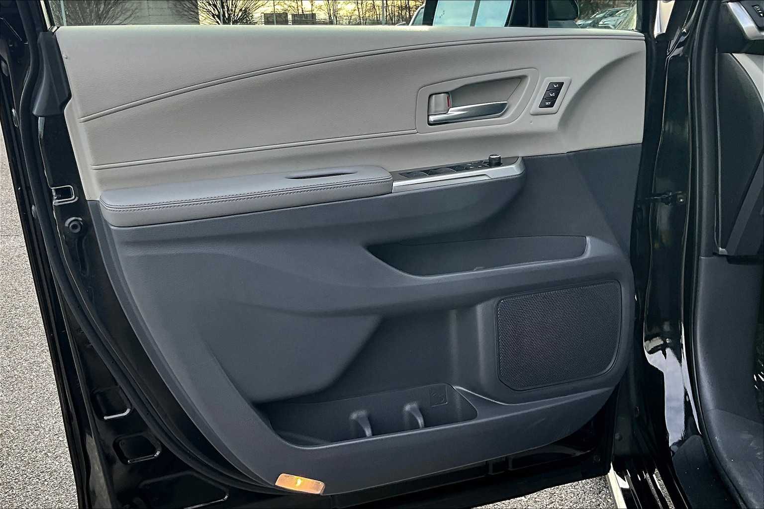 2024 Toyota Sienna Limited photo 20