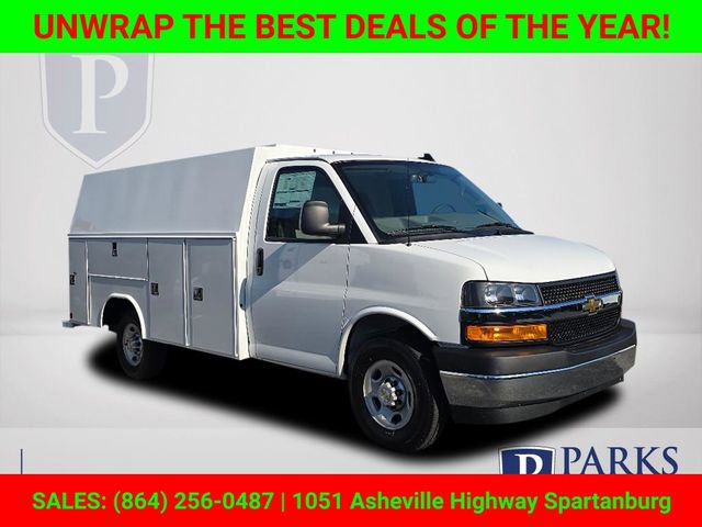 2025 Chevrolet Express Cutaway Base's photo