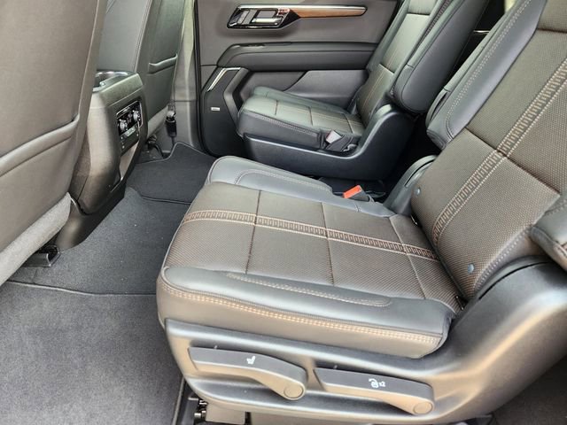 2026 Chevrolet Suburban High Country photo 21