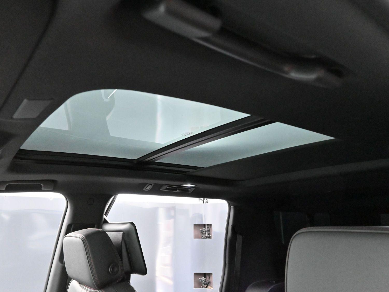 2025 Chevrolet Suburban RST photo 30