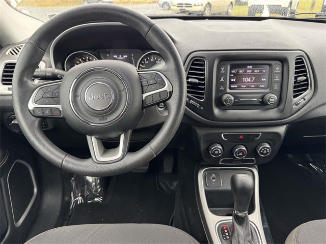 2018 Jeep Compass Sport photo 2