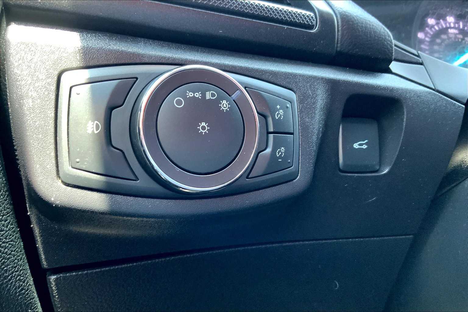 2018 Ford Fusion SE photo 29