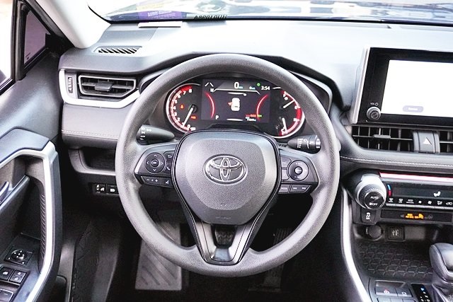 Used 2024  Toyota XLE image 18