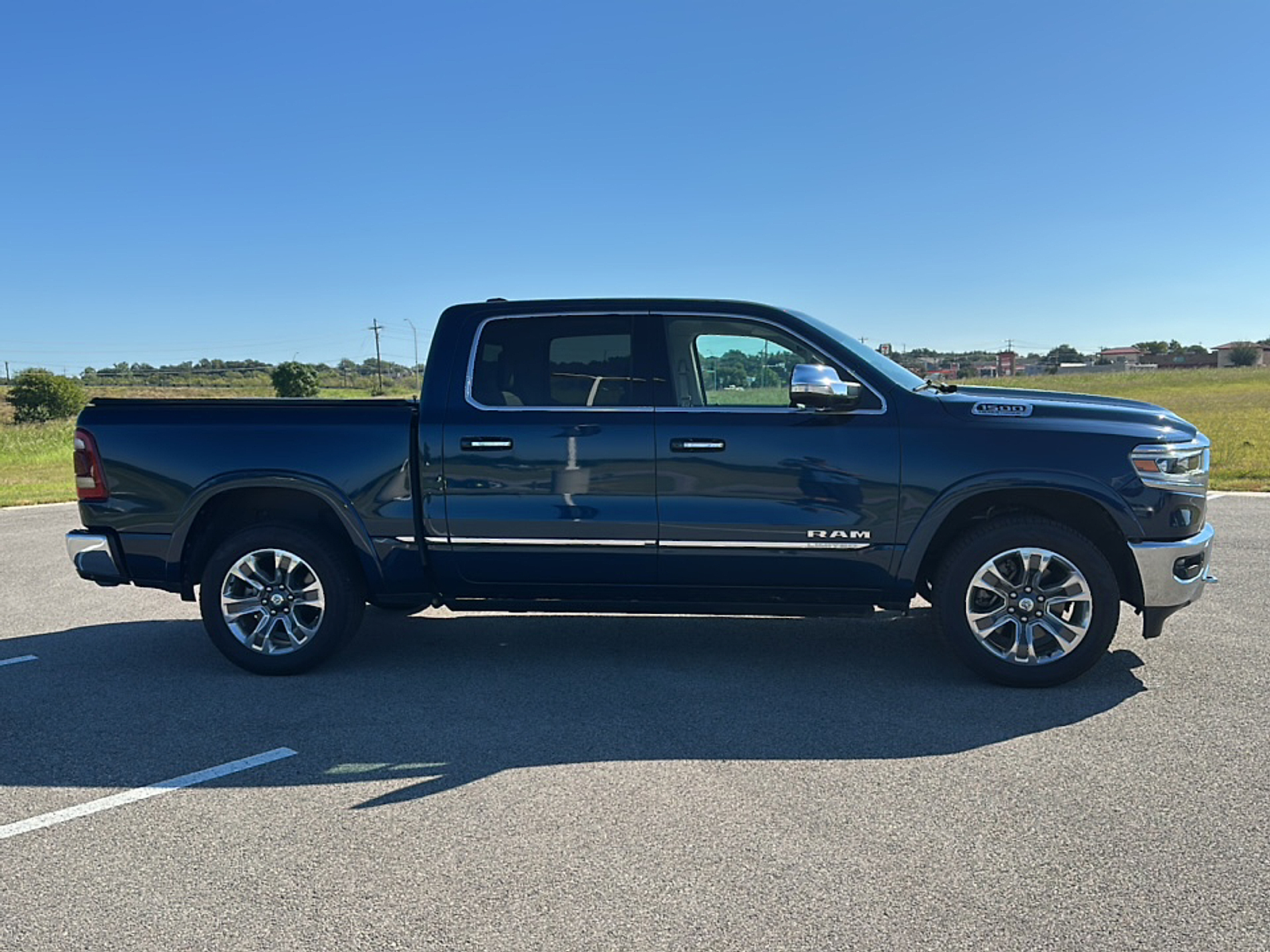2022 Ram 1500 Limited photo 2