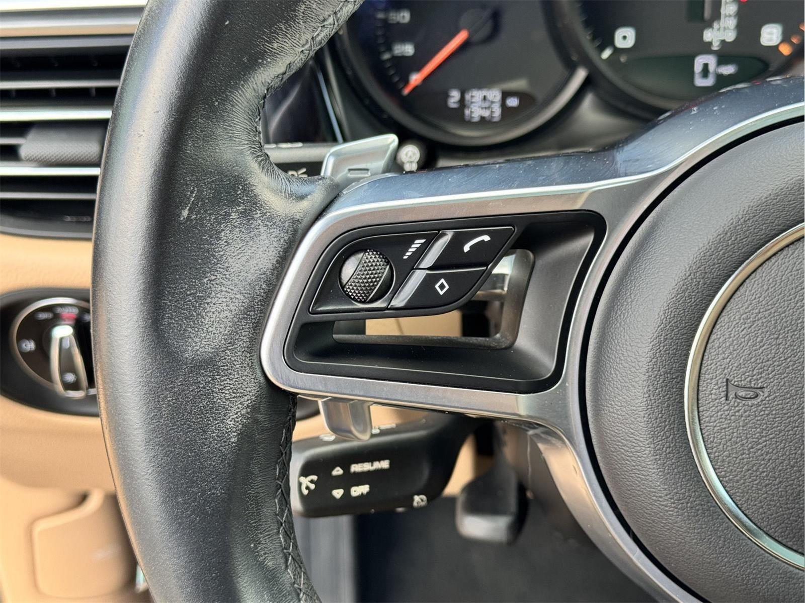 2021 Porsche Macan Base photo 39