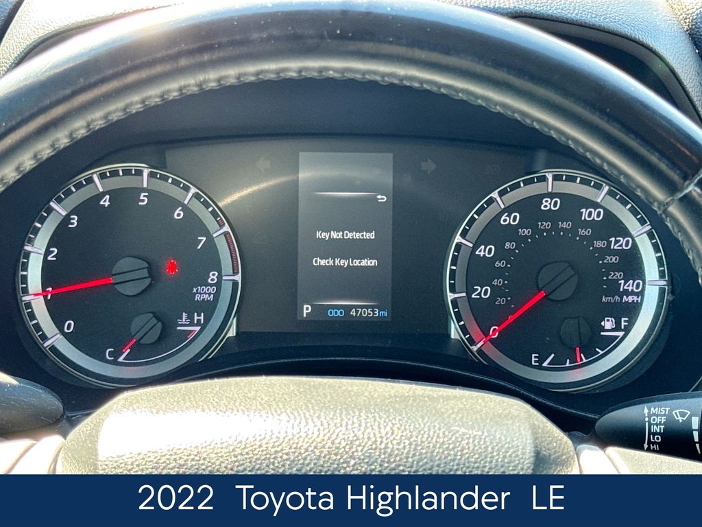 2022 Toyota Highlander LE photo 2