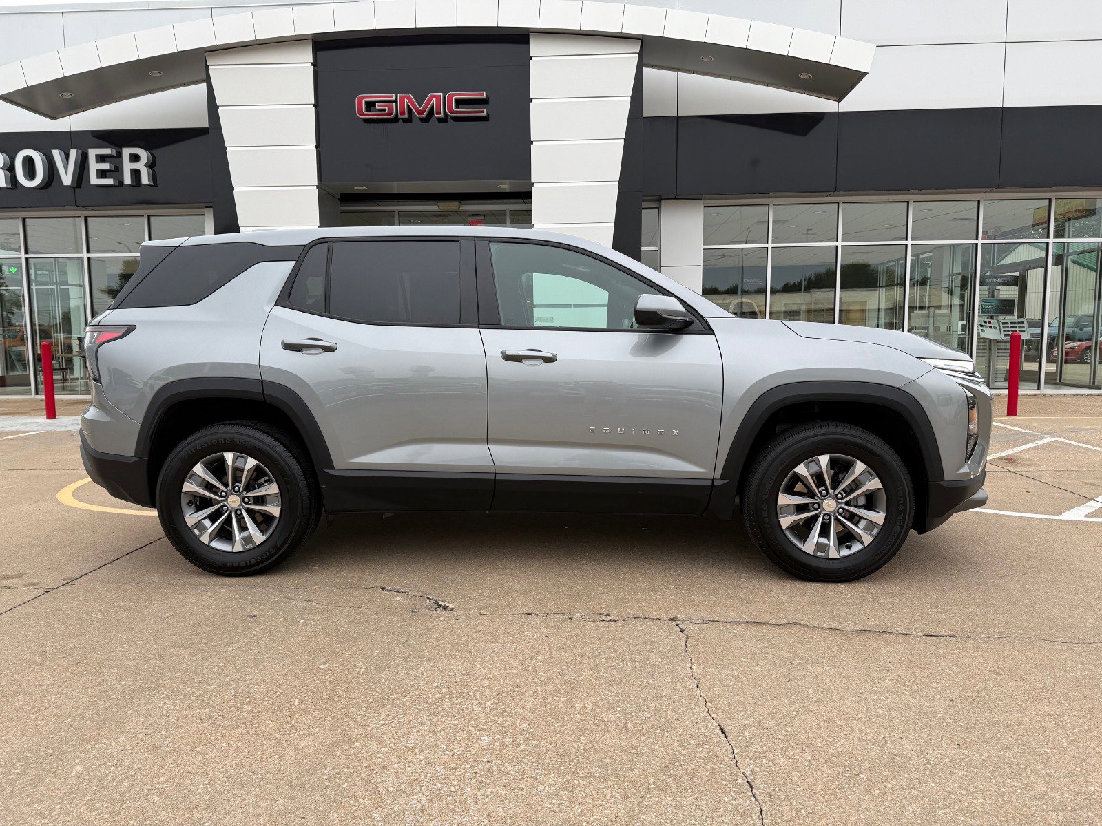 2025 Chevrolet Equinox LT photo 3