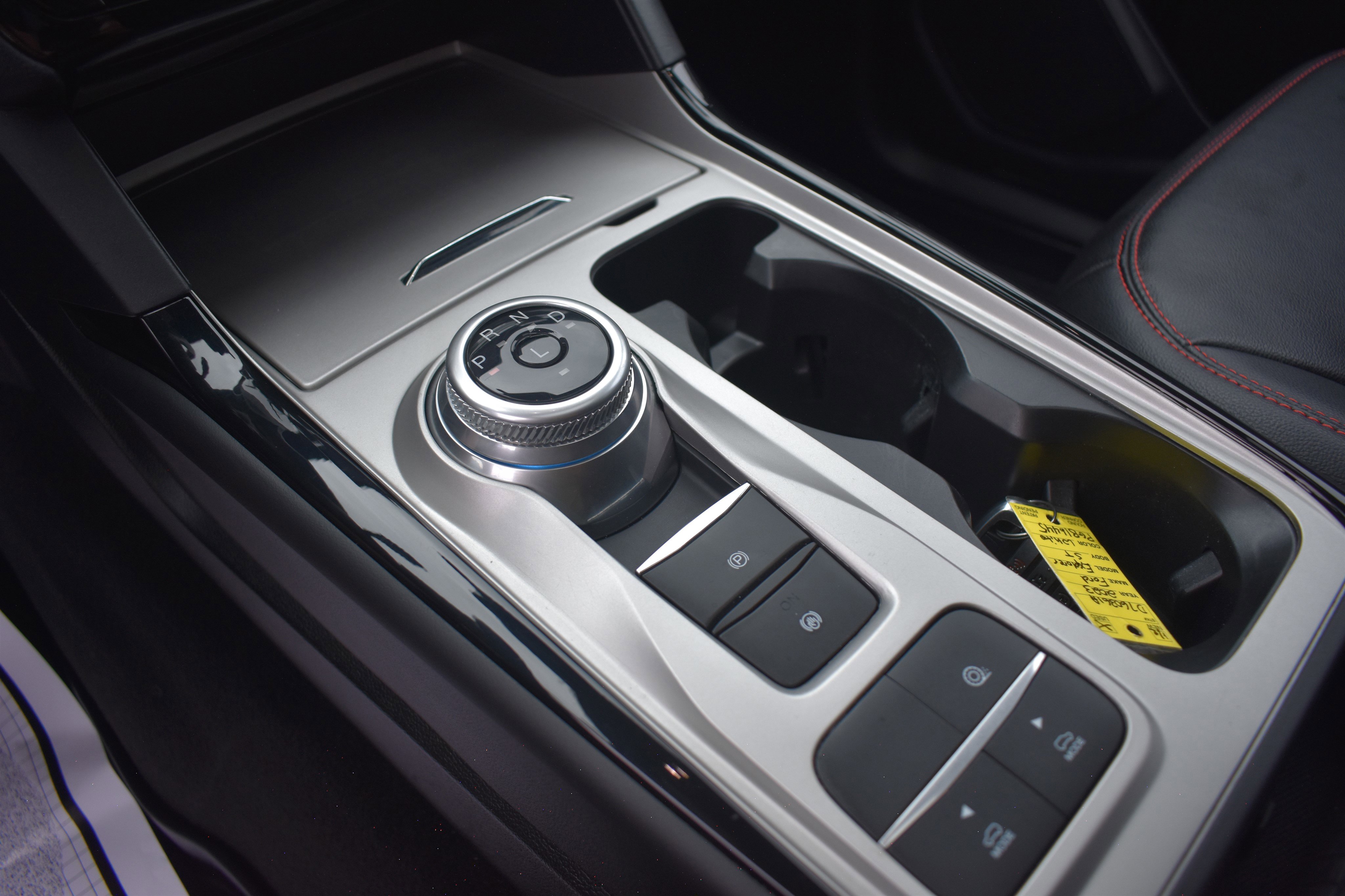 2023 Ford Explorer ST-Line photo 18