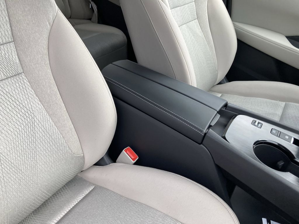 2025 Nissan Rogue SV photo 32