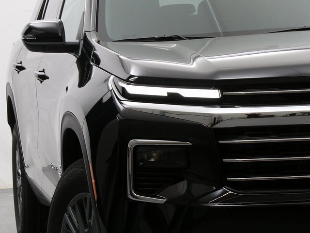 2025 Chevrolet Traverse photo 4