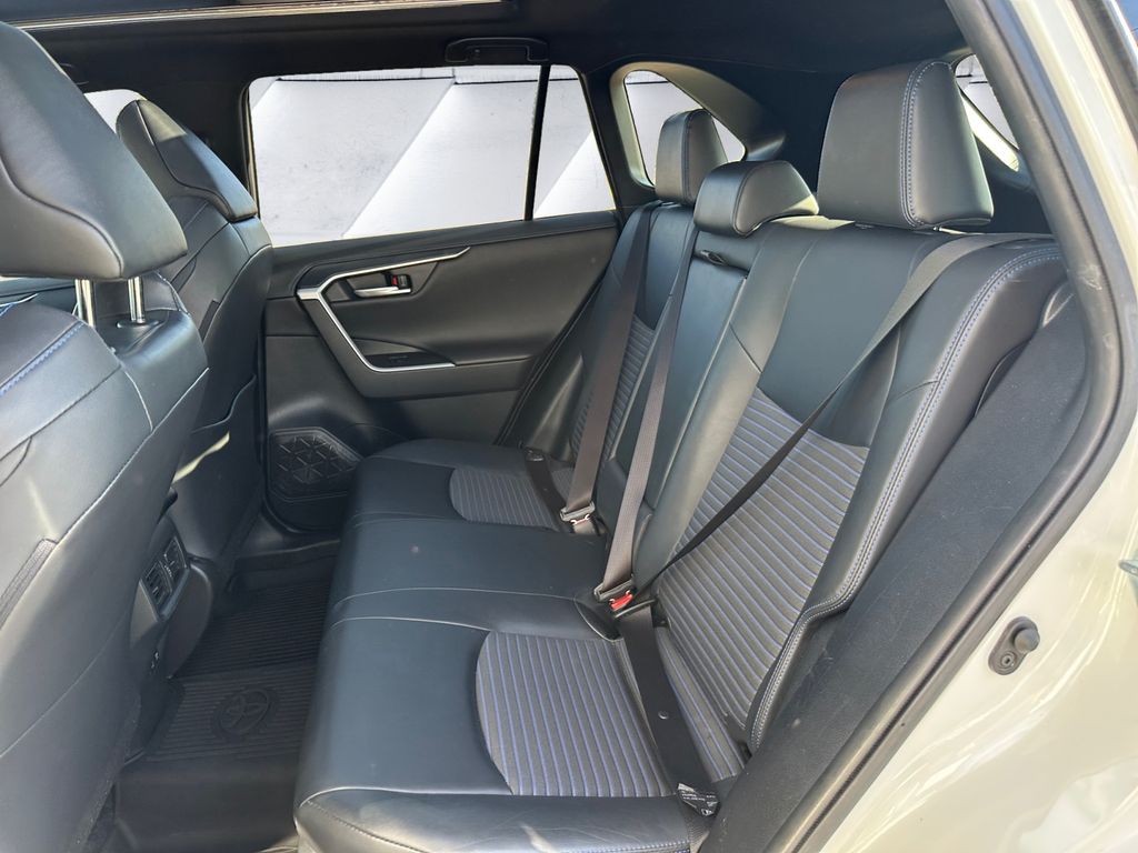 2020 Toyota RAV4 Hybrid XSE photo 17