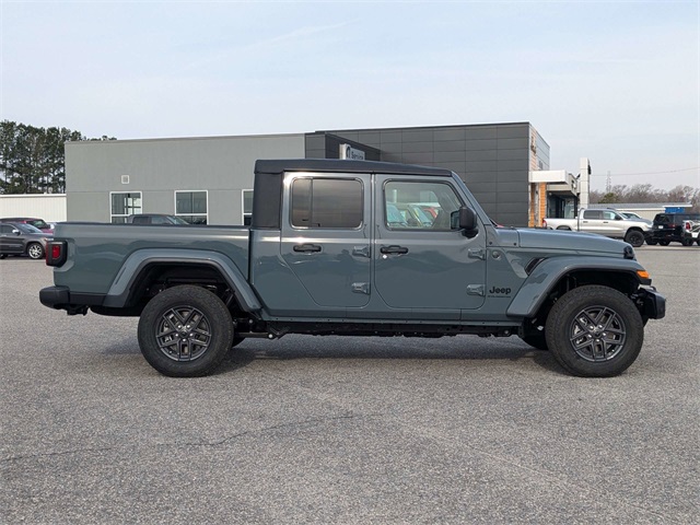 2025 Jeep Gladiator Sport S photo 2
