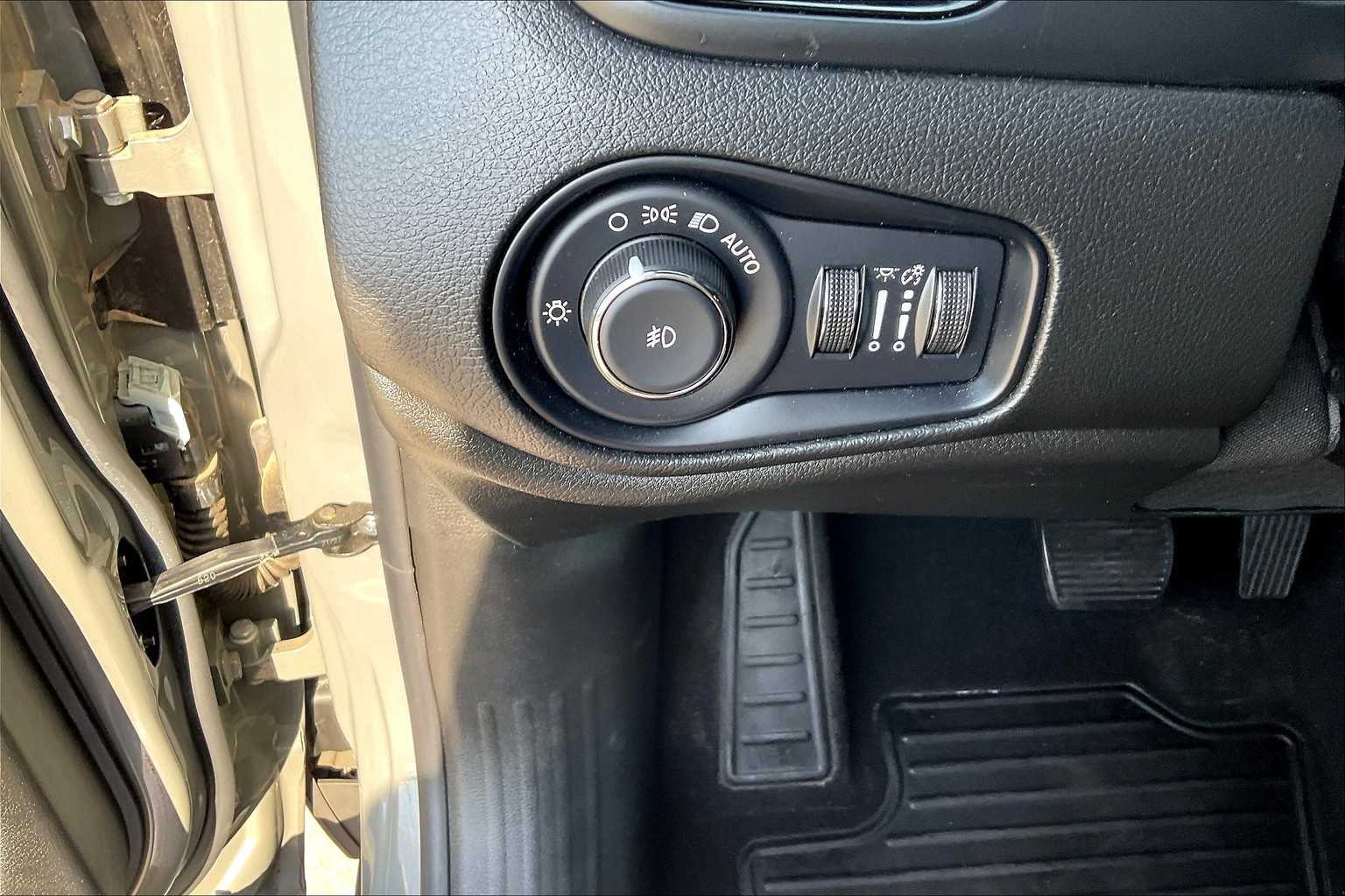 2022 Jeep Renegade Altitude photo 28