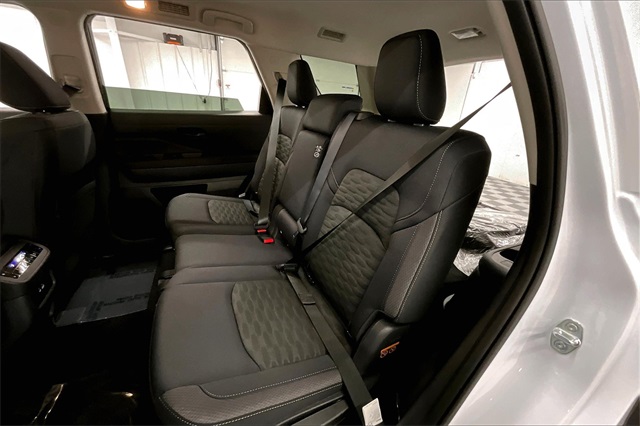 2025 Nissan Pathfinder SV photo 10