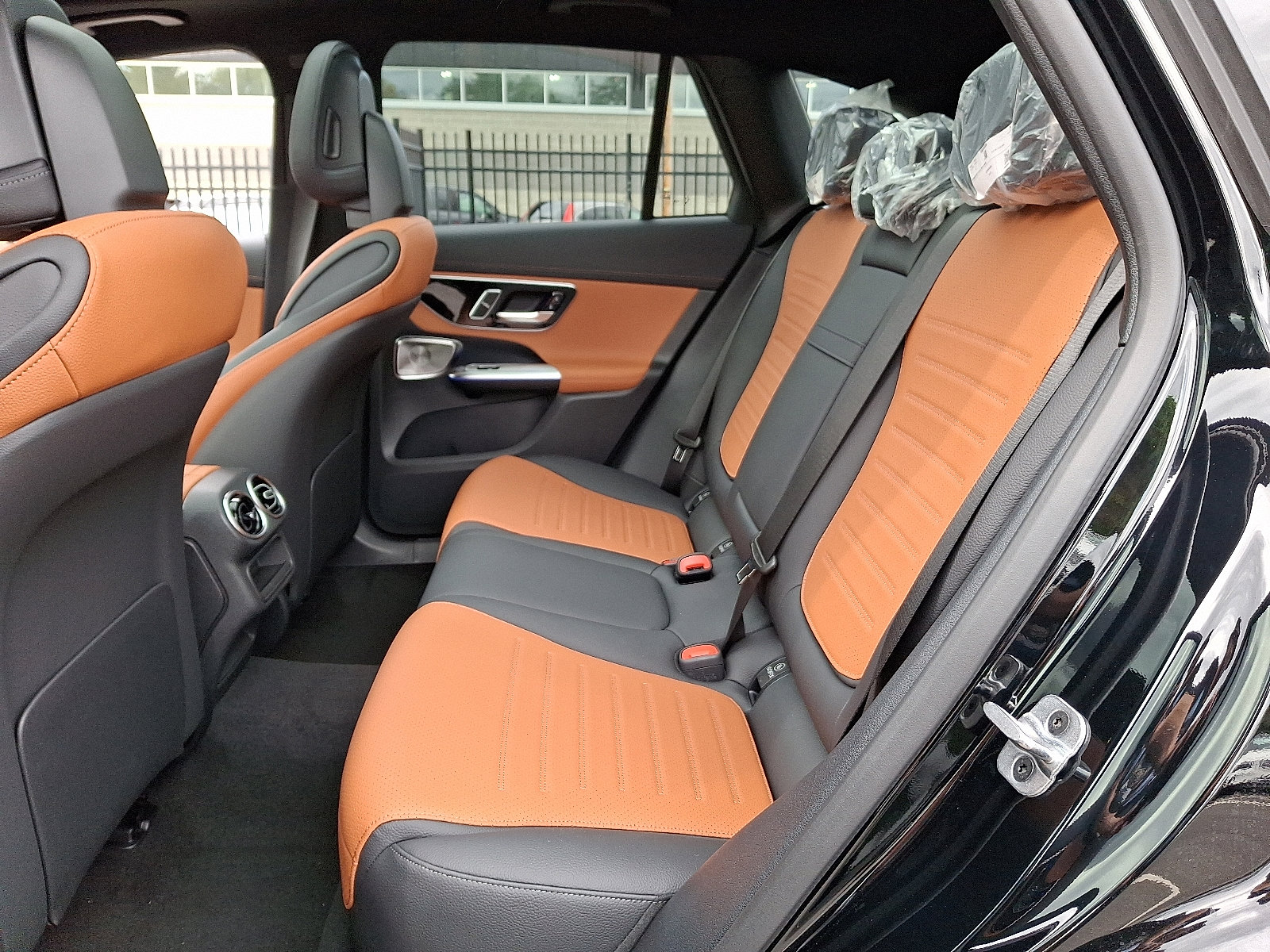 2026 Mercedes Benz GLC 300 4MATIC photo 4