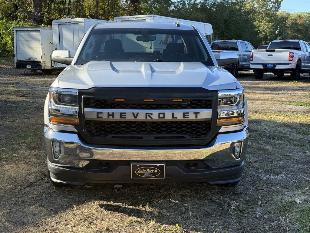 2018 Chevrolet Silverado 1500 LT photo 2