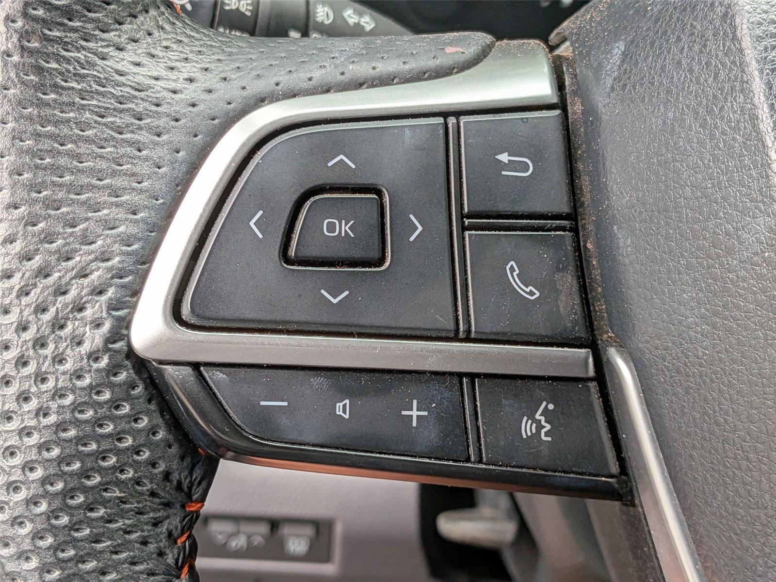 2022 Toyota Sienna XSE photo 16