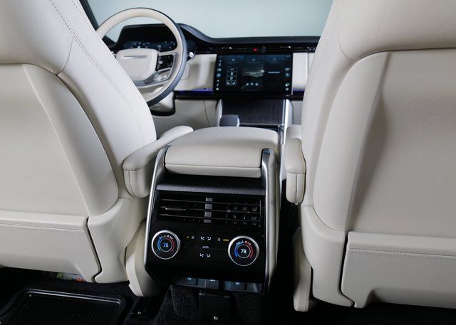 2024 Land Rover Range Rover SE photo 10
