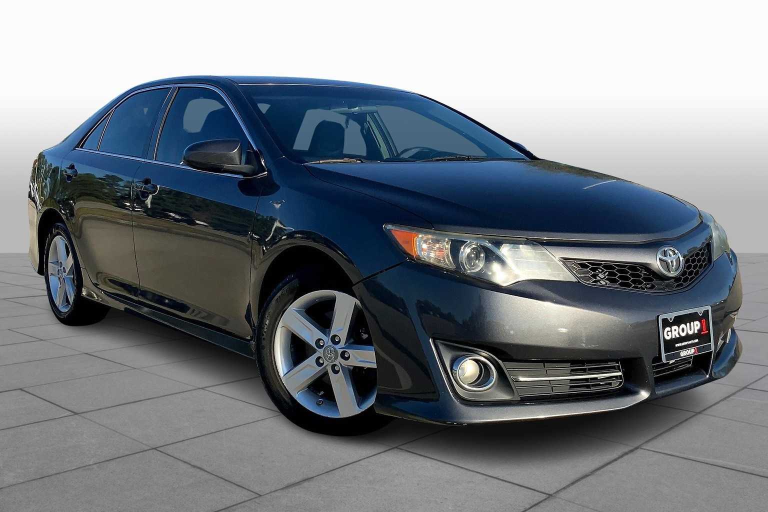 2012 Toyota Camry SE photo 2