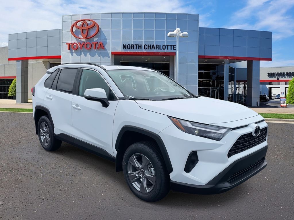 2025 Toyota RAV4 XLE's photo