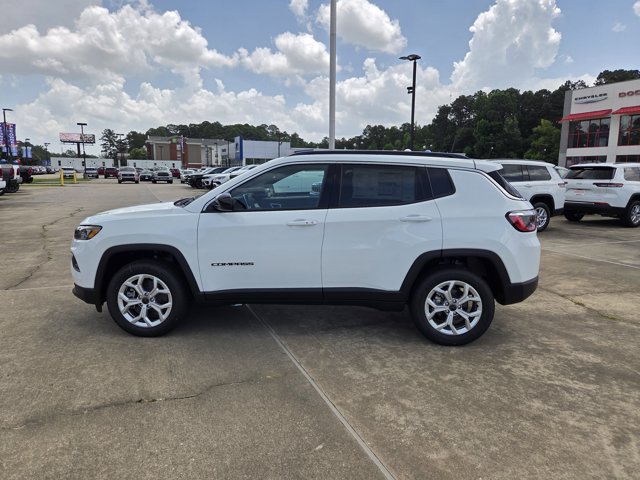 2025 Jeep Compass Latitude photo 2