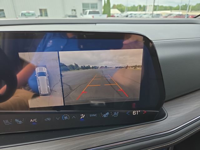 2025 Chevrolet Suburban Premier photo 14