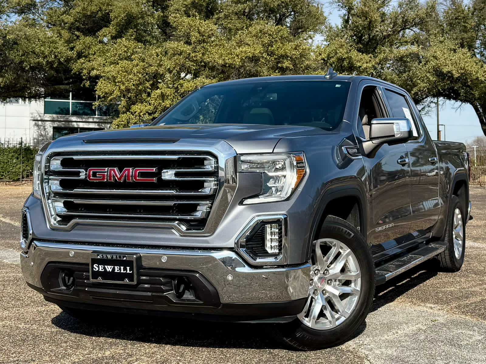 2019 GMC Sierra SLT's photo