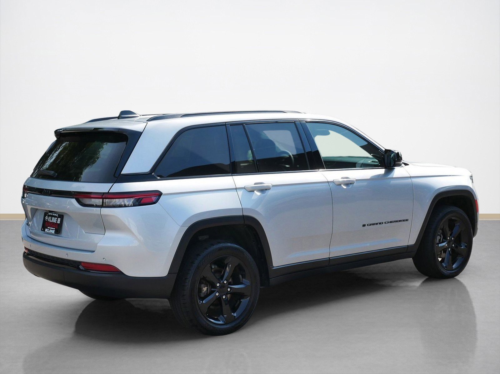 2023 Jeep Grand Cherokee Altitude photo 3