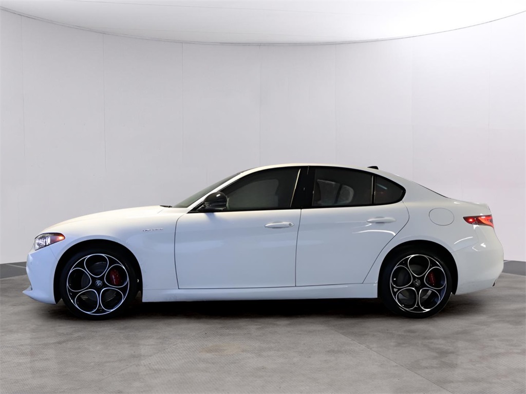 2025 Alfa Romeo Giulia Base photo 4