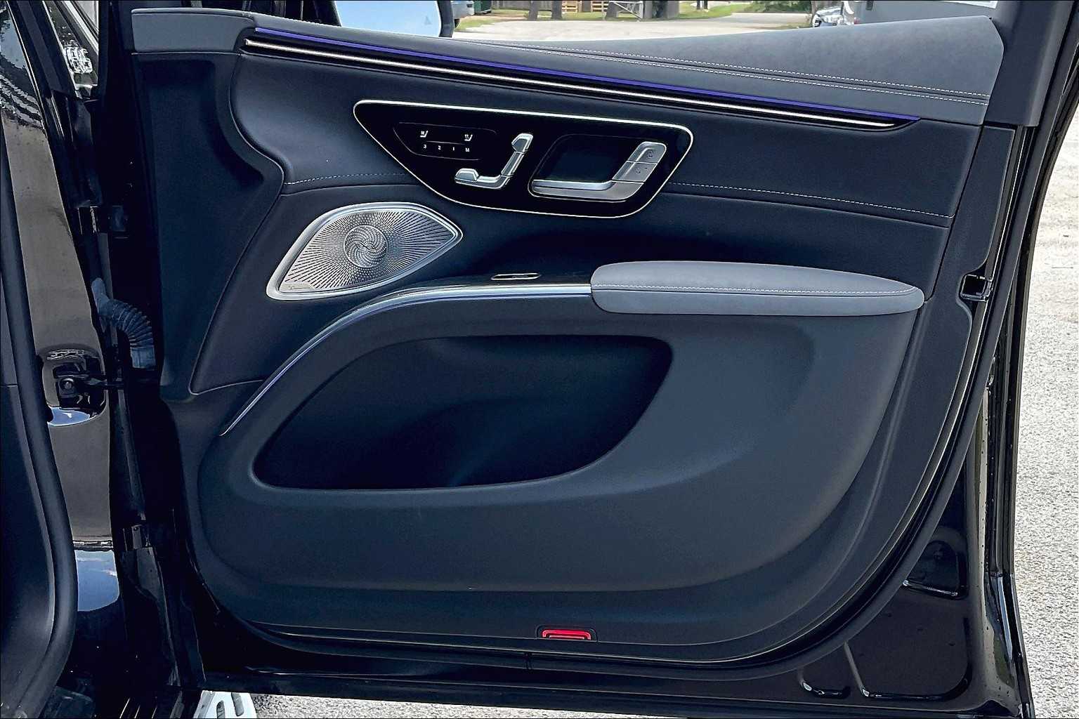 2023 Mercedes Benz EQS SUV 450 photo 21