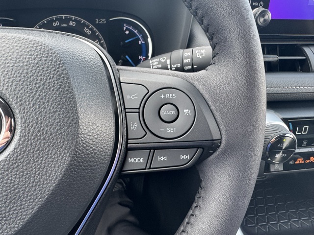 2025 Toyota RAV4 Hybrid XLE photo 17