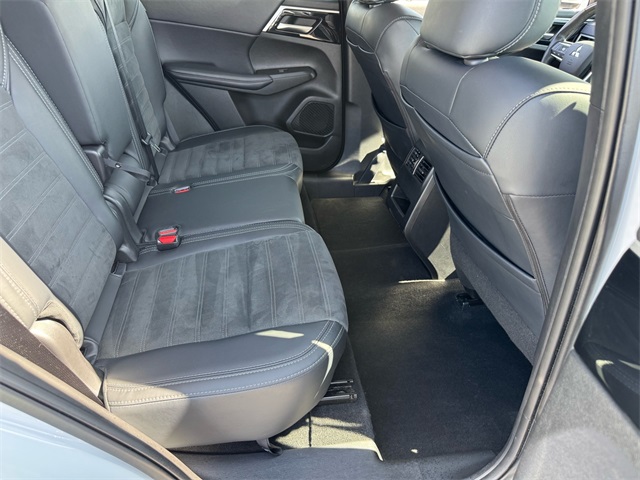 2024 Mitsubishi Outlander SE photo 14