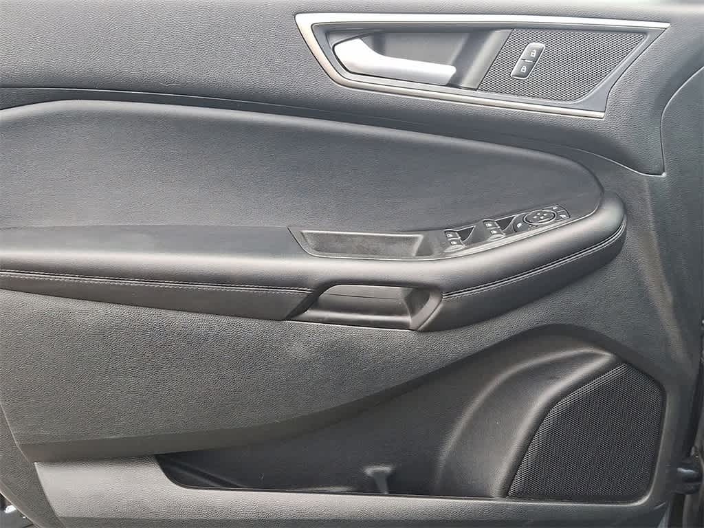 2022 Ford Edge SEL photo 13