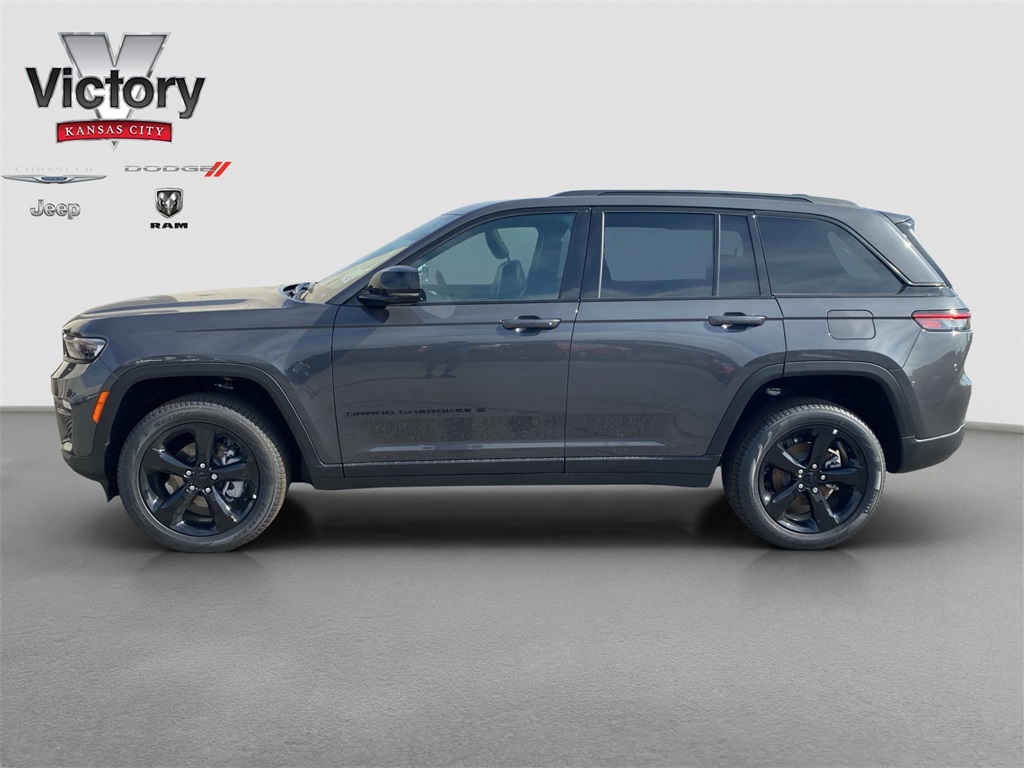 2025 Jeep Grand Cherokee Limited photo 2