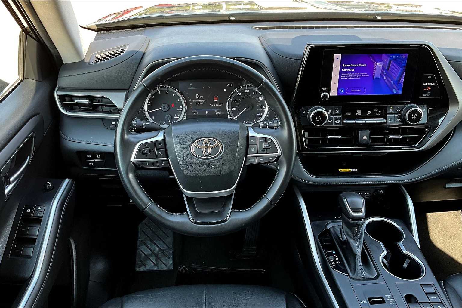 2023 Toyota Highlander XLE photo 2