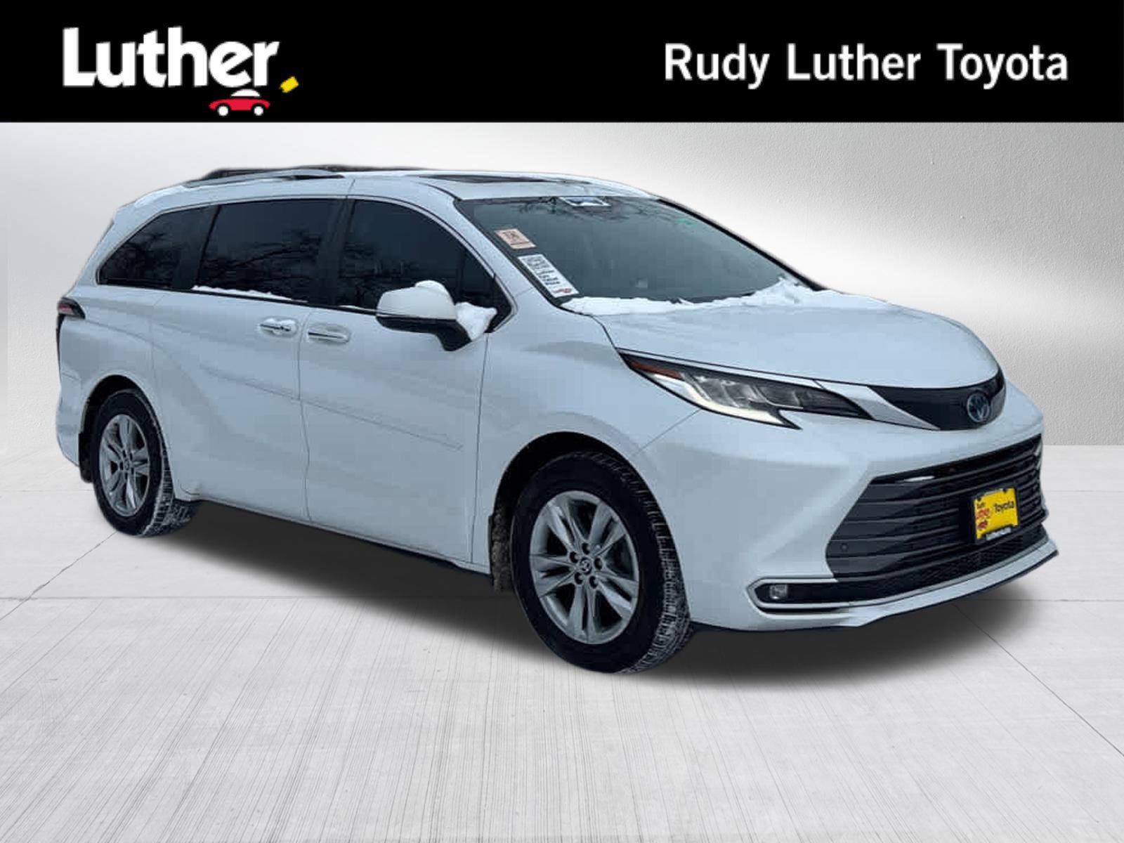 2022 Toyota Sienna Limited's photo