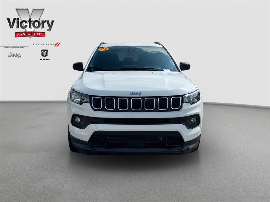 Used 2024 Jeep Compass Latitude Lux with VIN 3C4NJDFN9RT136012 for sale in Kansas City