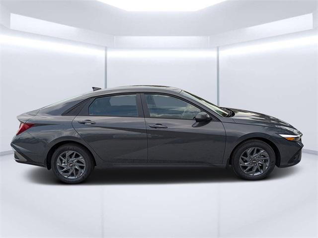 2025 Hyundai Elantra Hybrid Blue photo 2