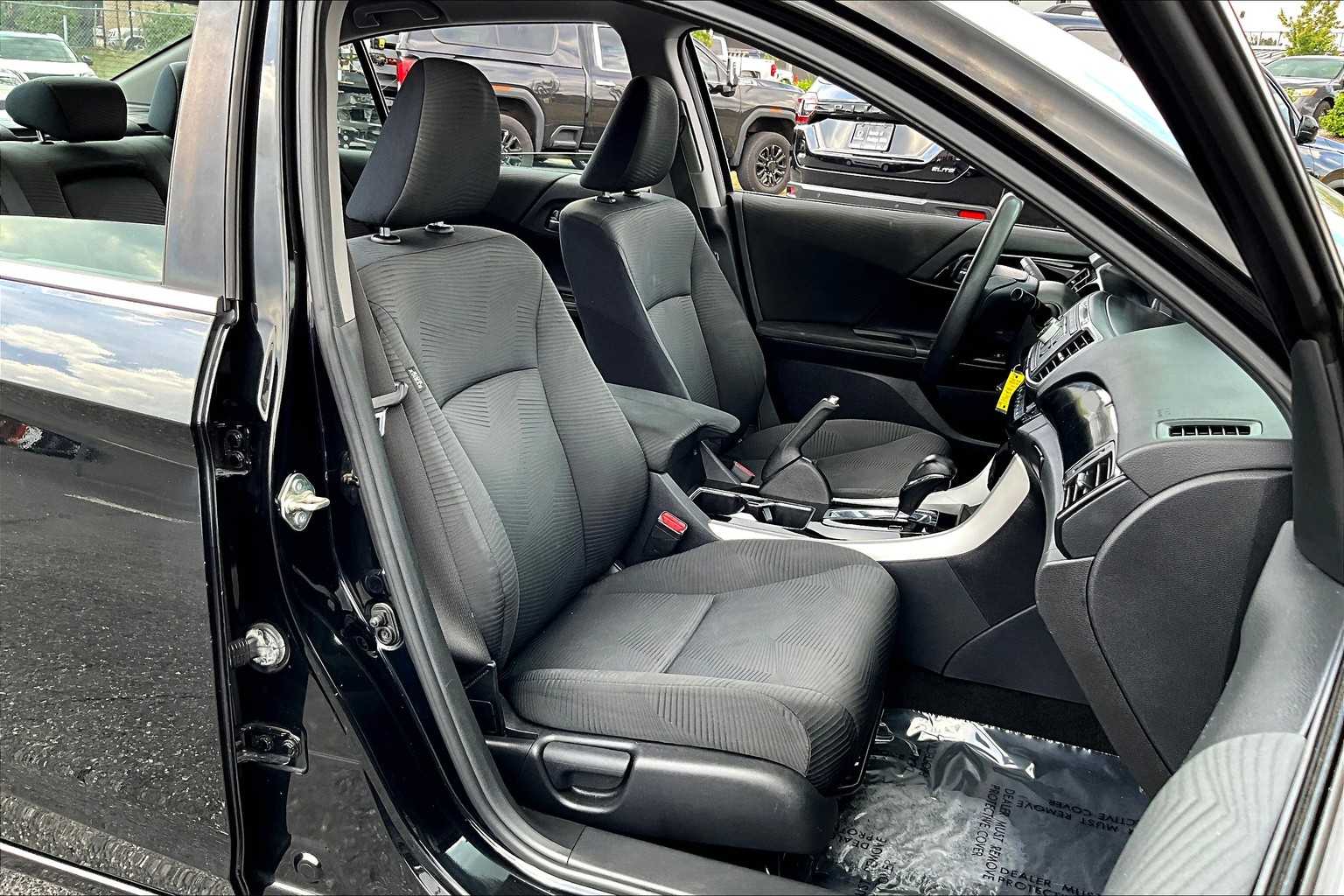 2016 Honda Accord LX photo 7