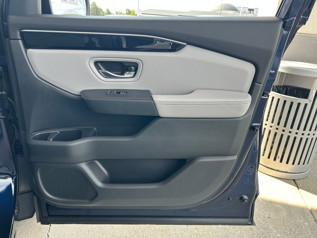 2025 Honda Pilot Touring photo 25