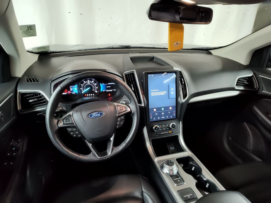 2024 Ford Edge SEL photo 2