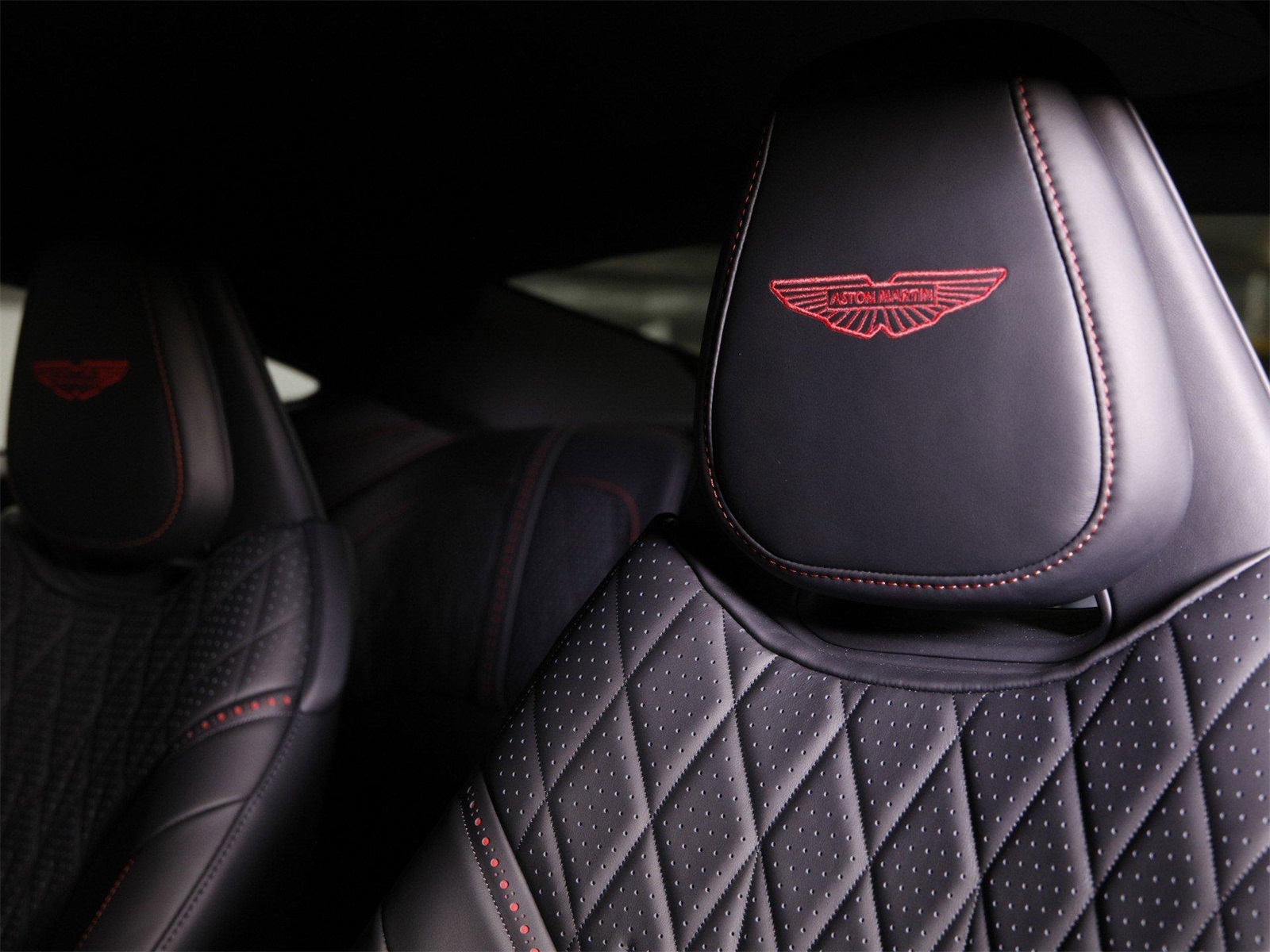 2024 Aston Martin DB12 photo 4