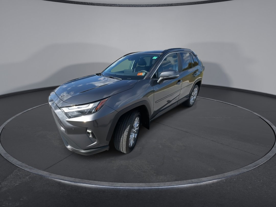 2023 Toyota RAV4 XLE Premium photo 4