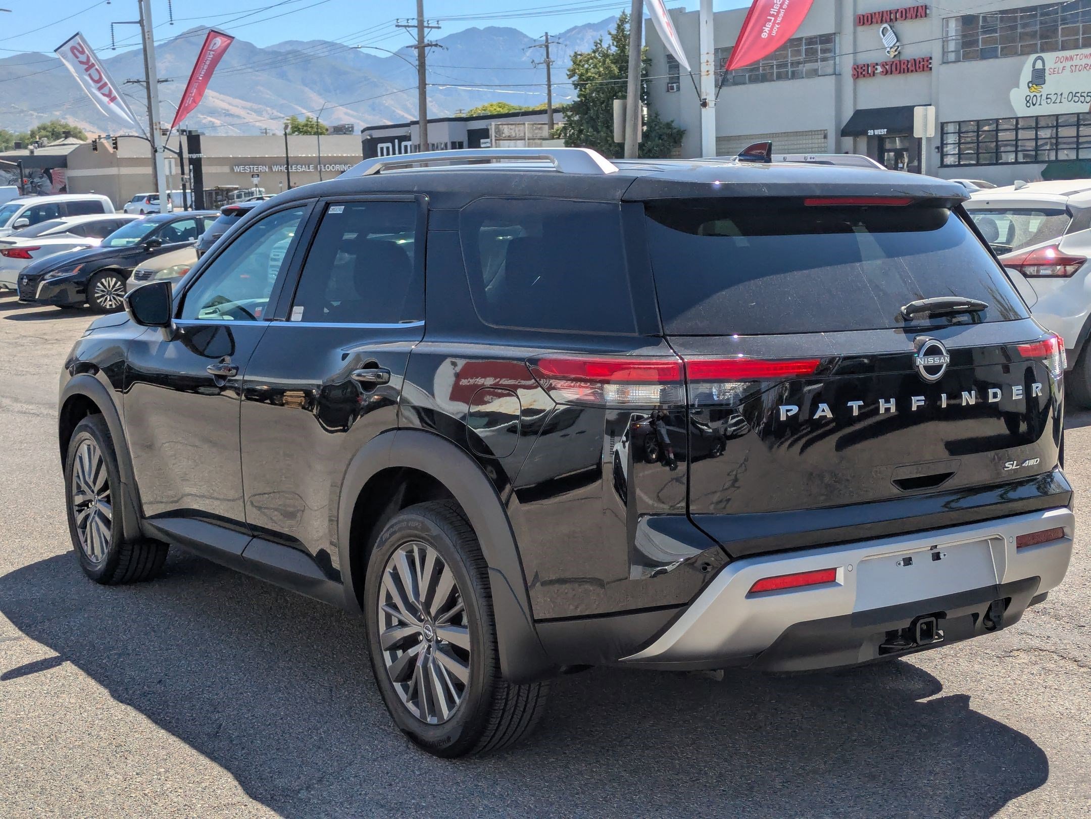 2025 Nissan Pathfinder SL photo 2